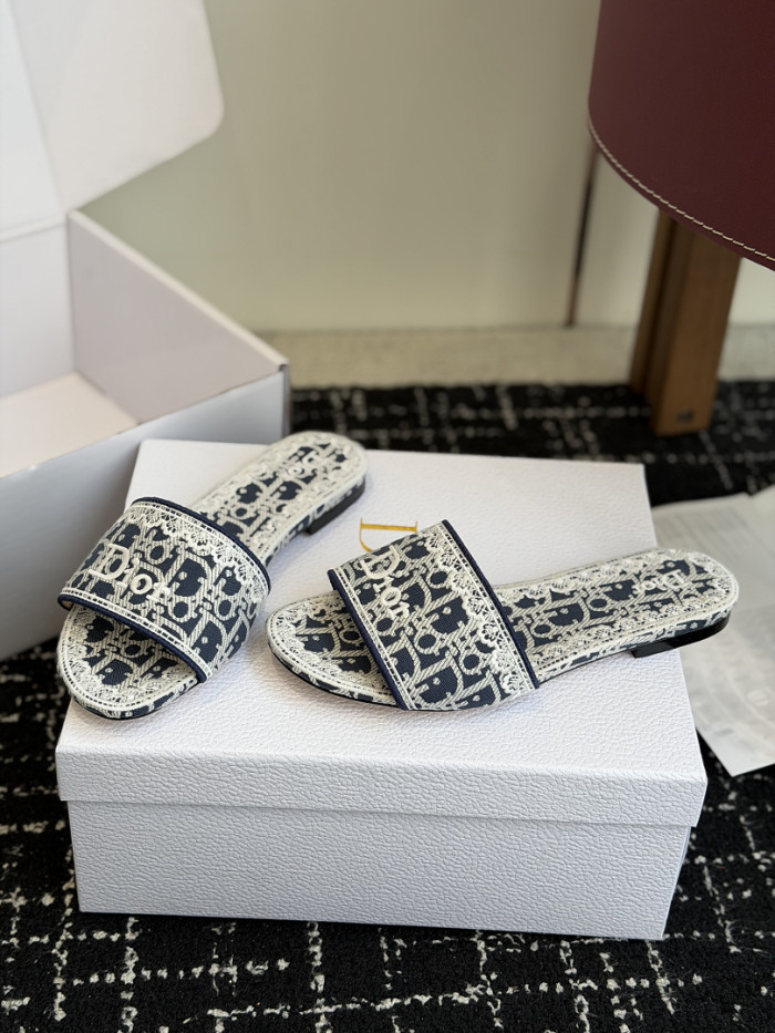 d10r sandal