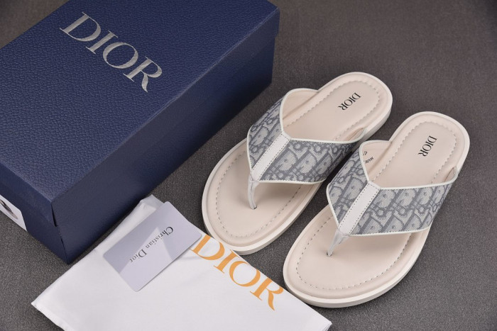 d10r sandal