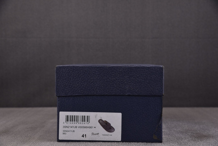 d10r sandal