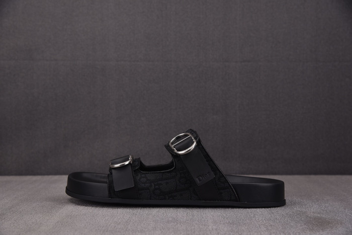 d10r sandal
