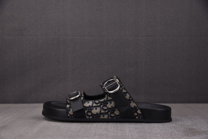 d10r sandal