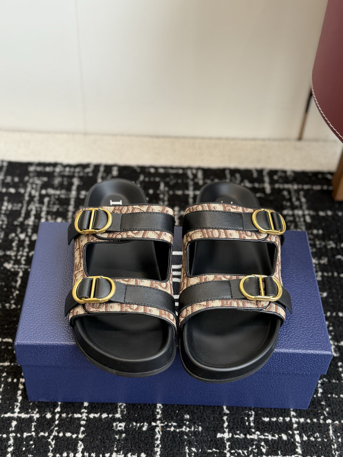 d10r sandal