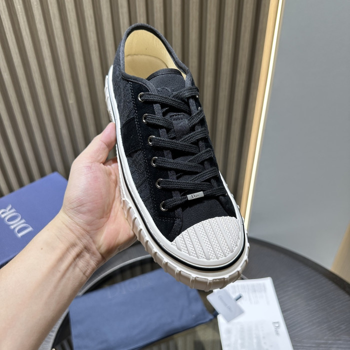 D10R SNEAKER