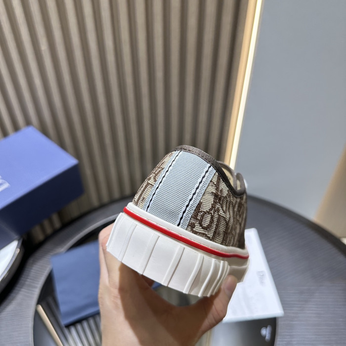 D10R SNEAKER