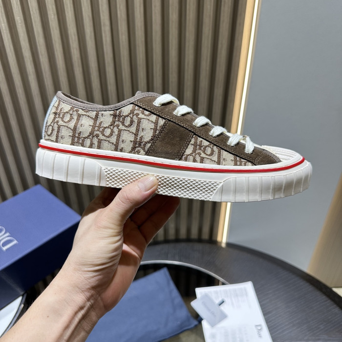 D10R SNEAKER
