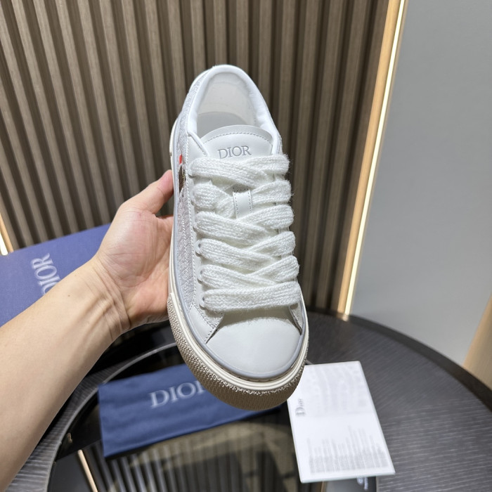 D10R SNEAKER