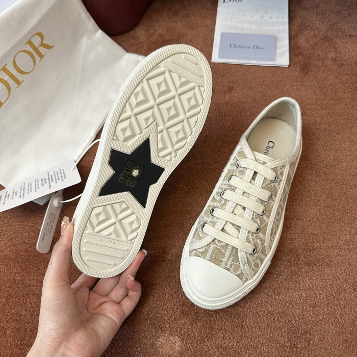 D10R SNEAKER