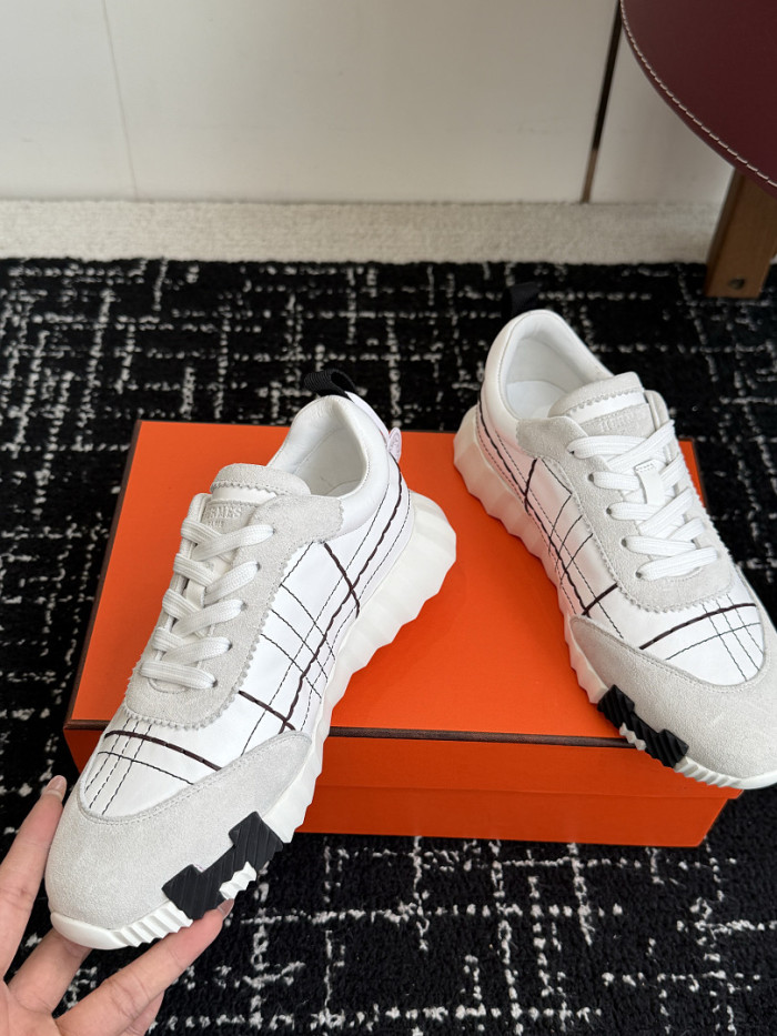 hms SNEAKER