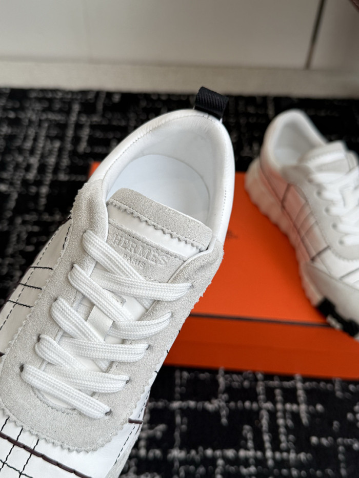 hms SNEAKER