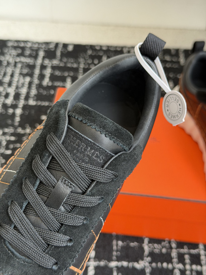hms SNEAKER