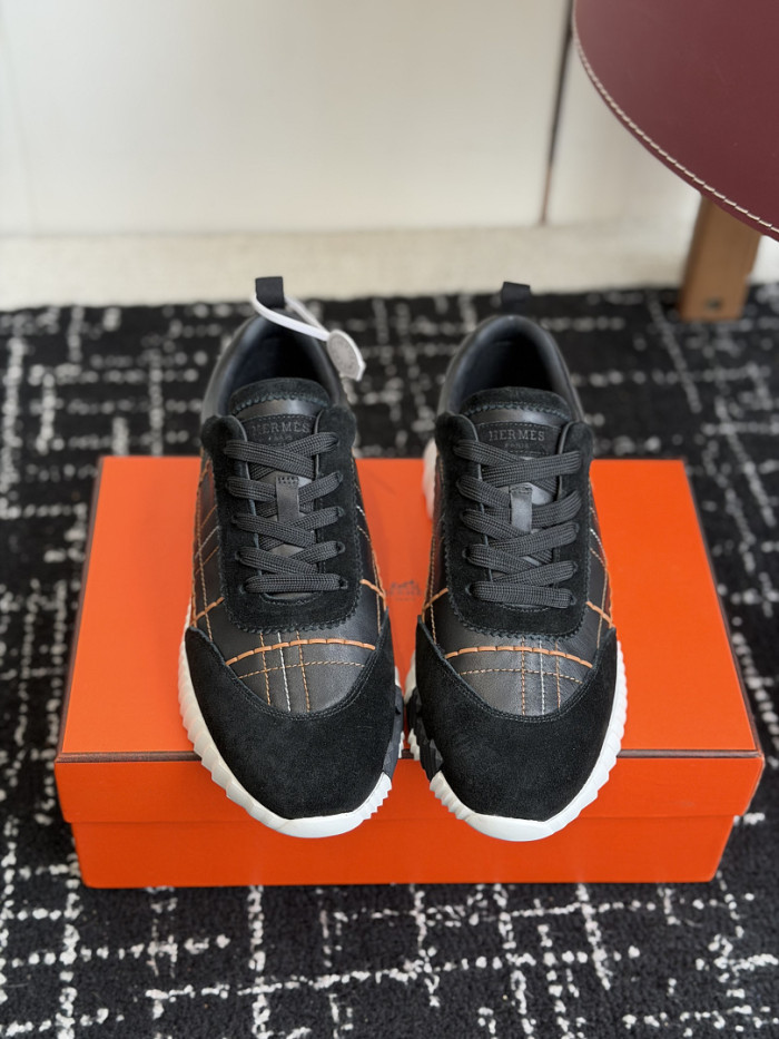 hms SNEAKER
