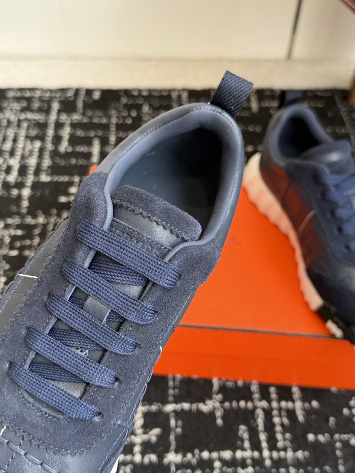 hms SNEAKER
