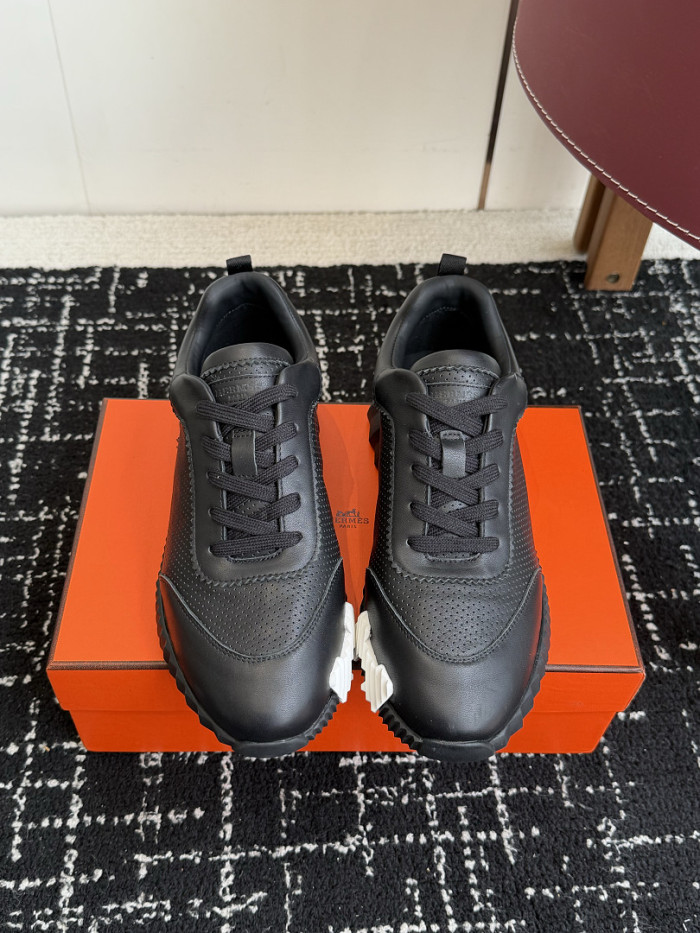 hms SNEAKER