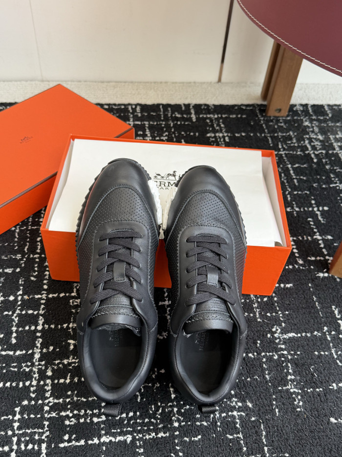 hms SNEAKER