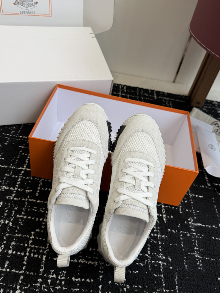 hms SNEAKER