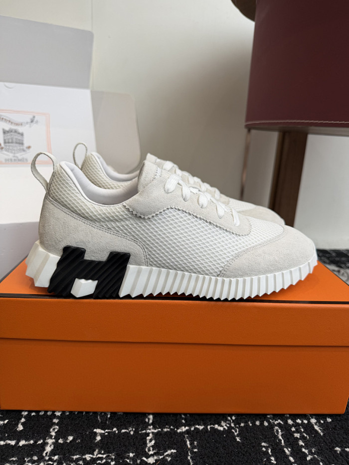hms SNEAKER
