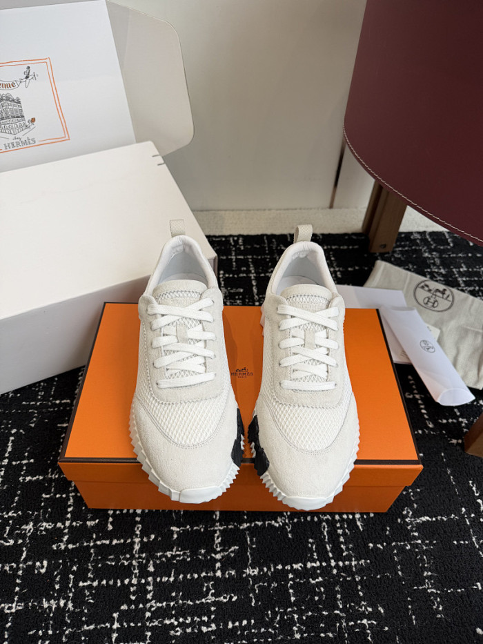hms SNEAKER