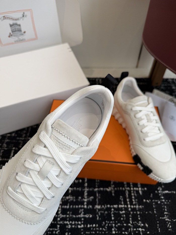 hms SNEAKER