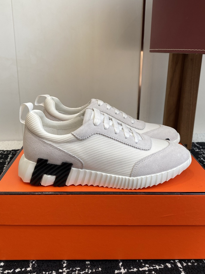 hms SNEAKER