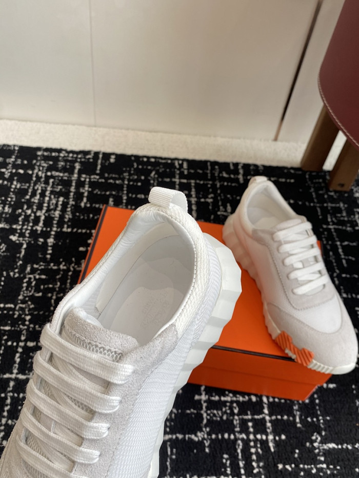 hms SNEAKER