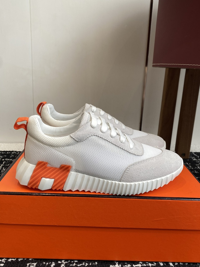 hms SNEAKER