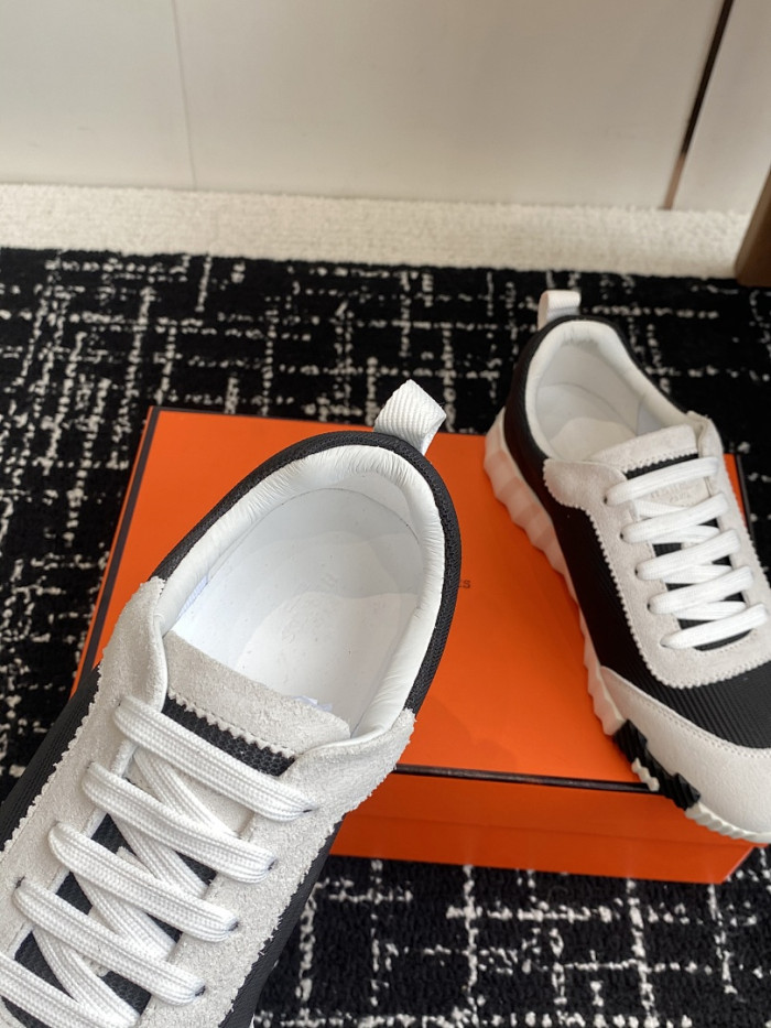 hms SNEAKER