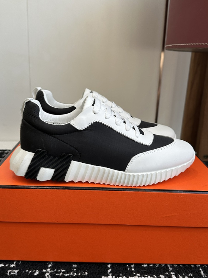 hms SNEAKER