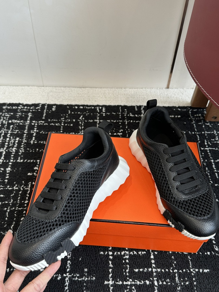 hms SNEAKER