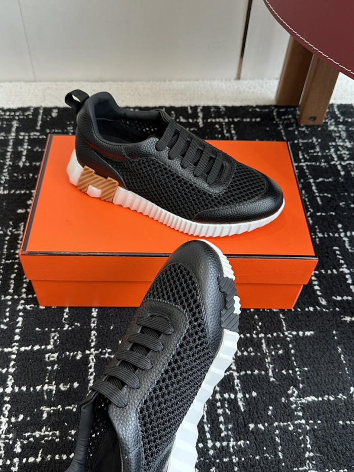 hms SNEAKER