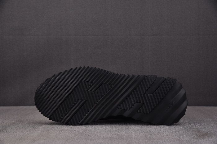 hms SNEAKER
