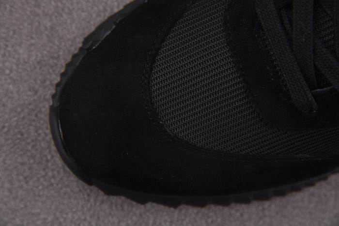 hms SNEAKER