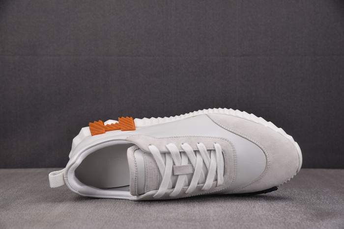 hms SNEAKER