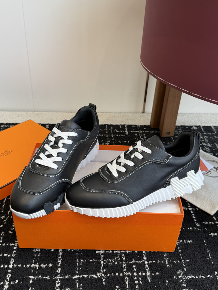 hms SNEAKER