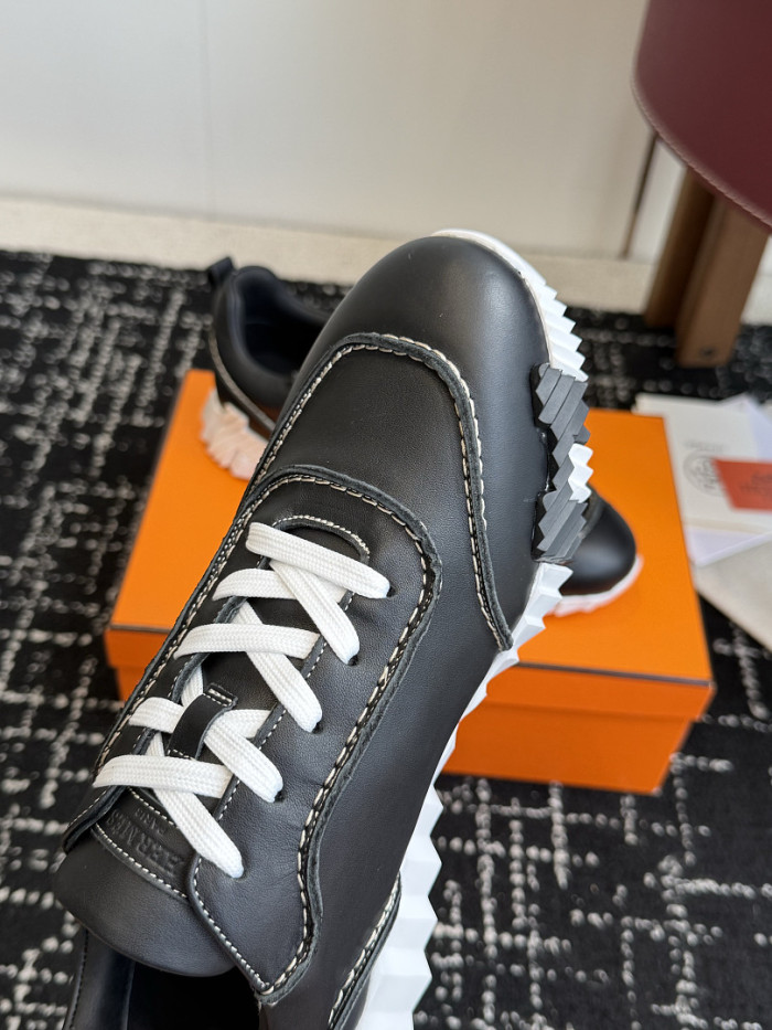 hms SNEAKER