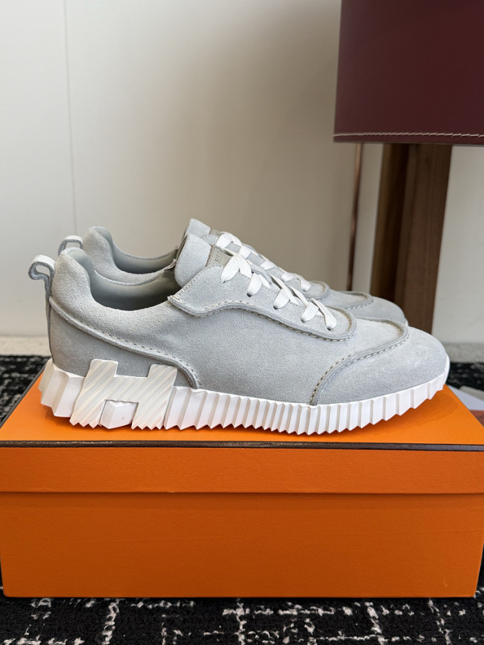 hms SNEAKER