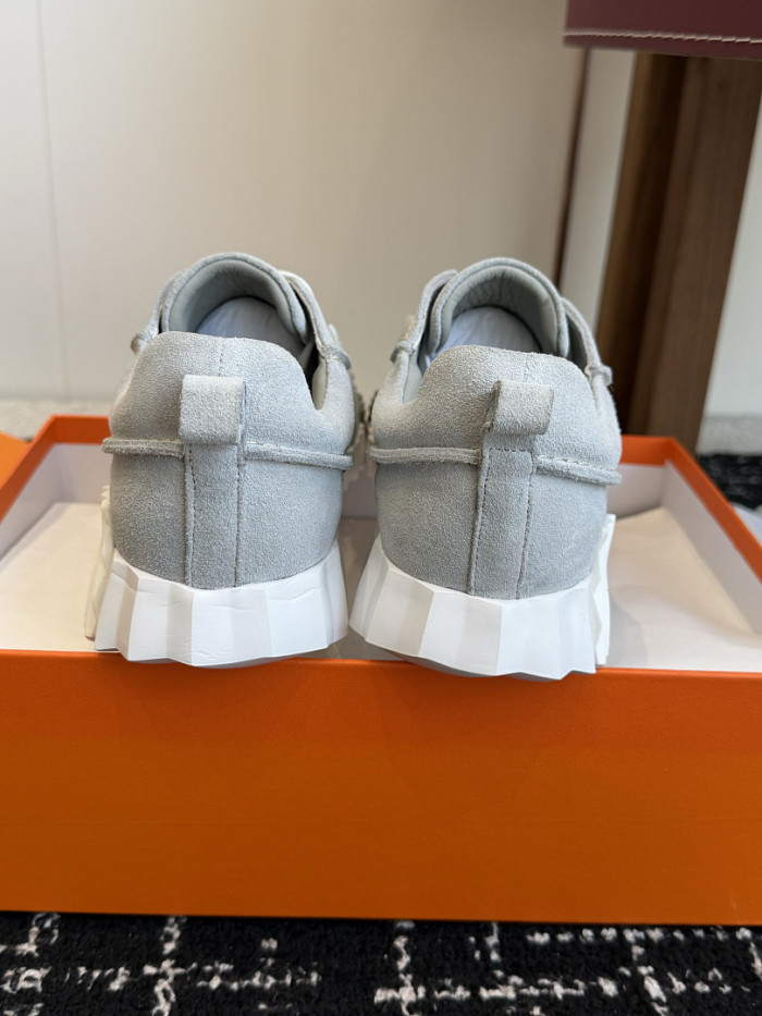 hms SNEAKER