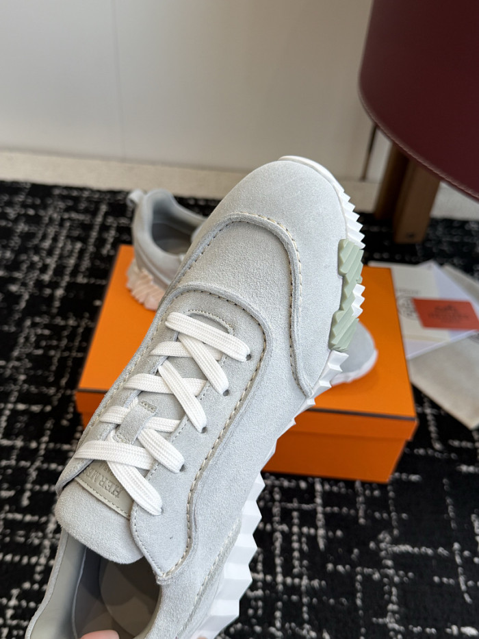 hms SNEAKER