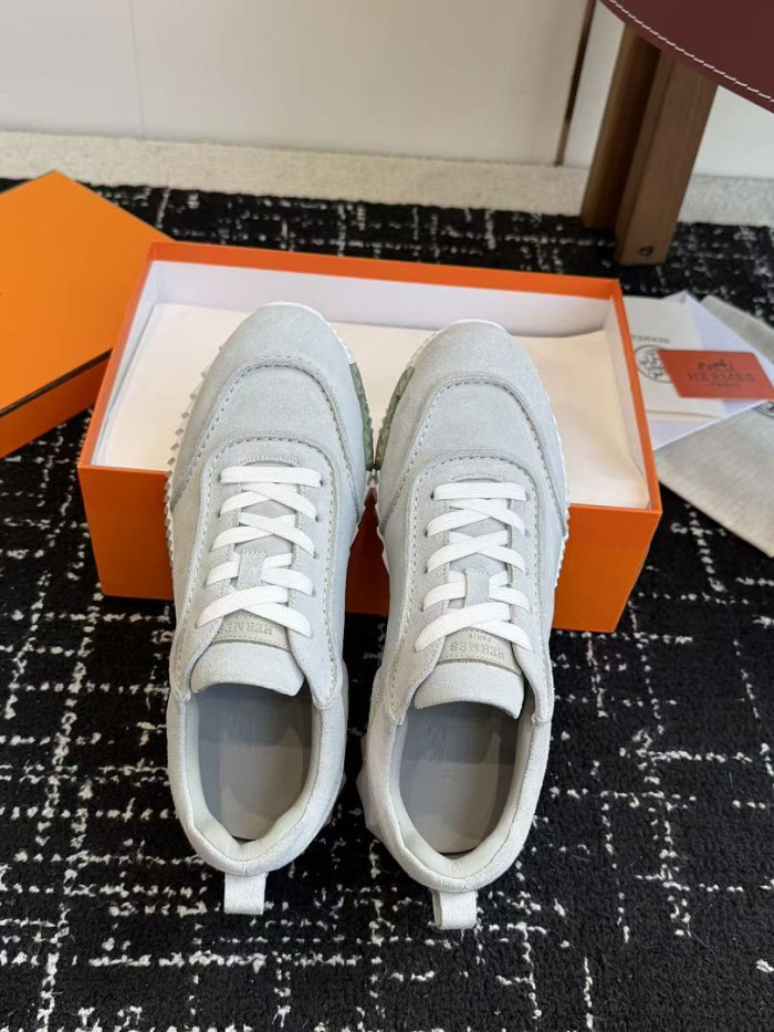 hms SNEAKER