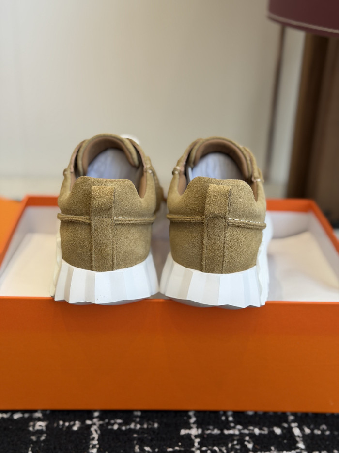 hms SNEAKER