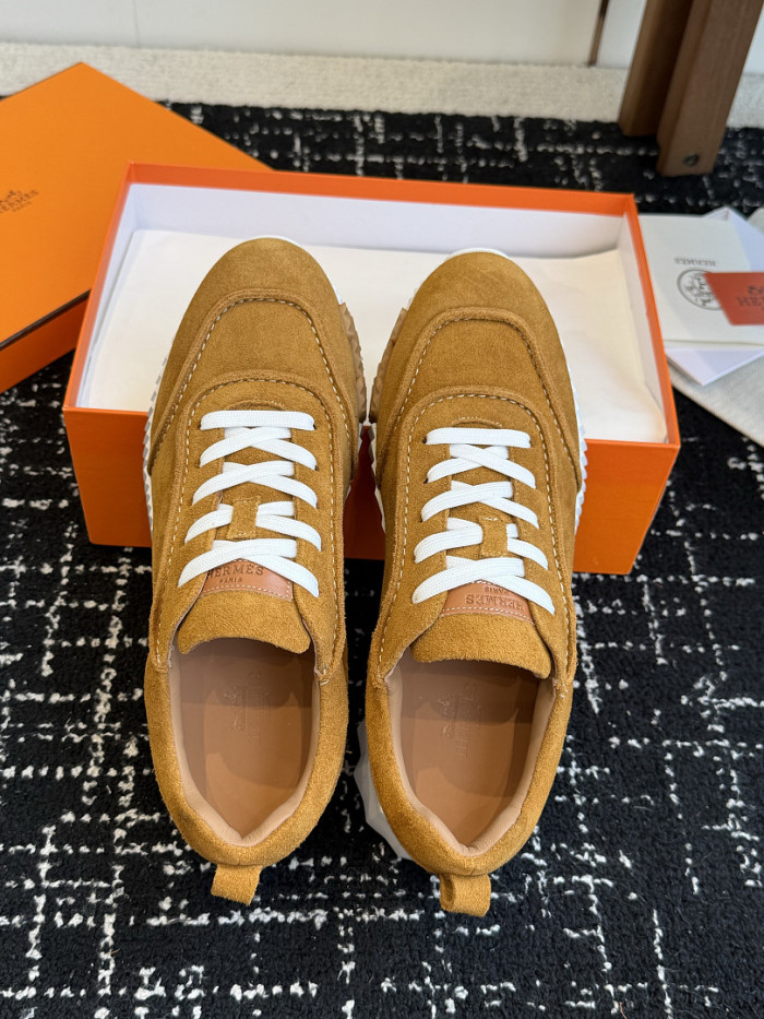 hms SNEAKER