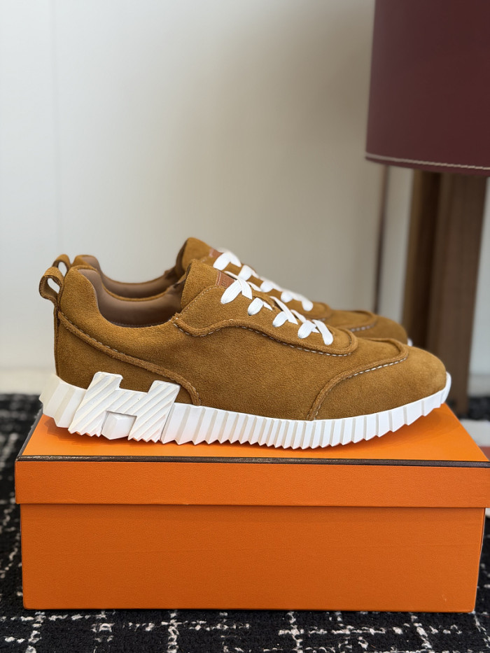 hms SNEAKER