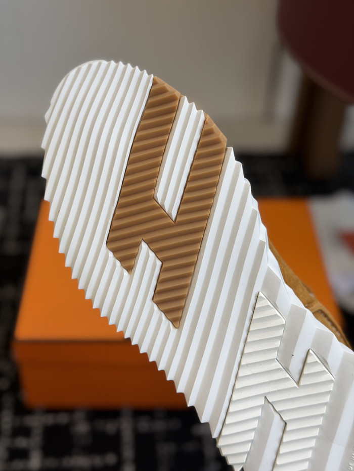 hms SNEAKER