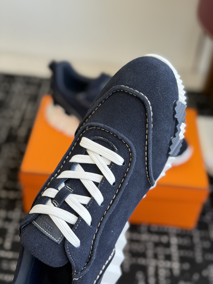 hms SNEAKER