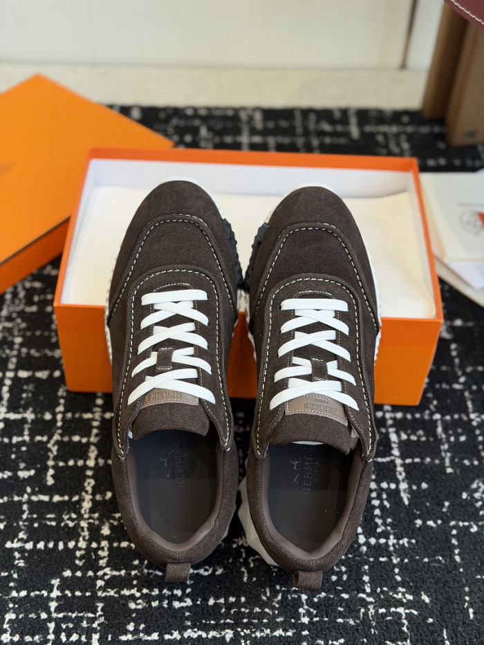 hms SNEAKER