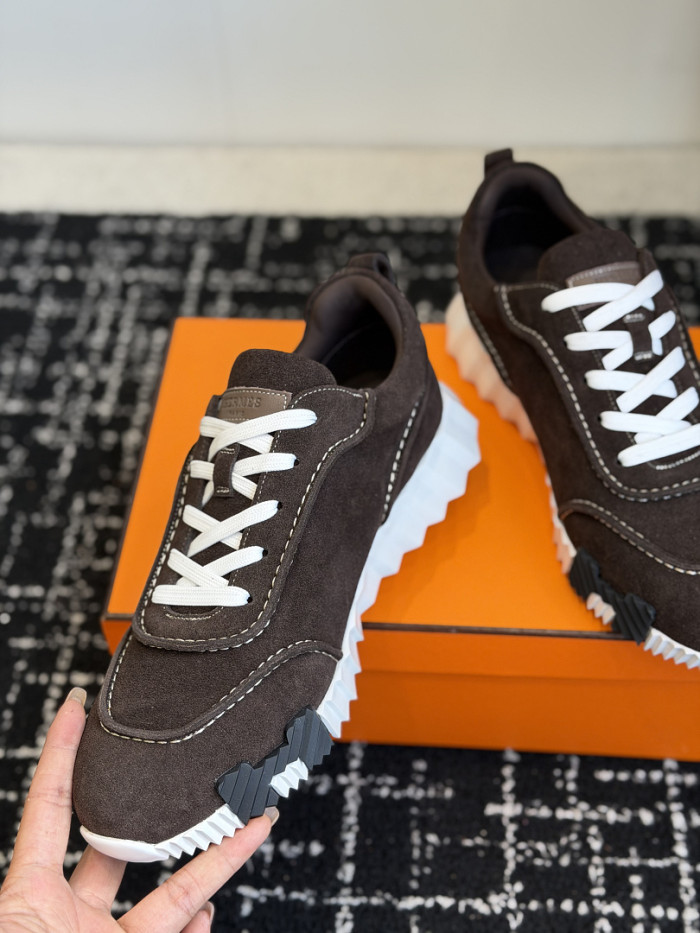 hms SNEAKER