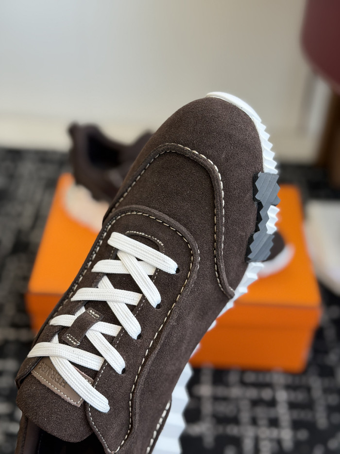 hms SNEAKER