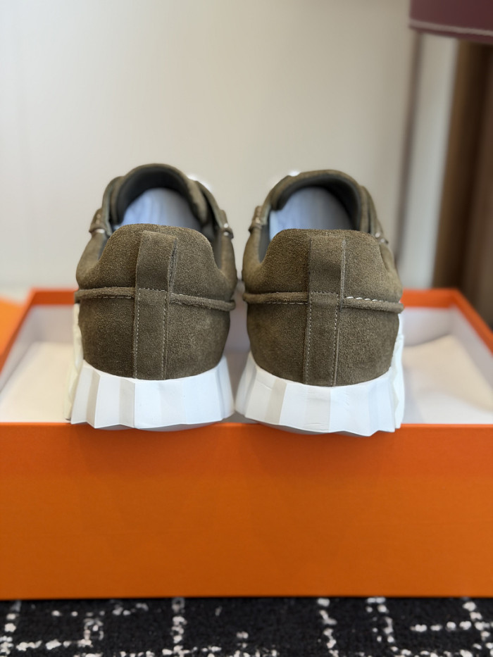 hms SNEAKER
