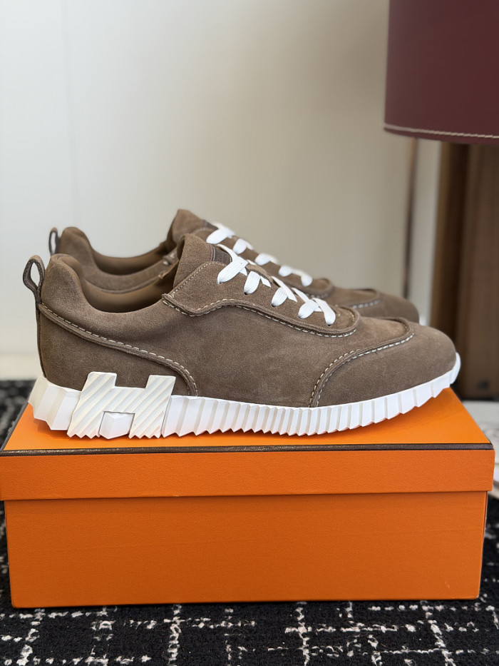 hms SNEAKER