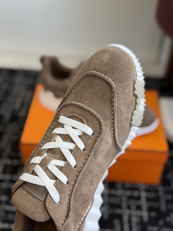 hms SNEAKER