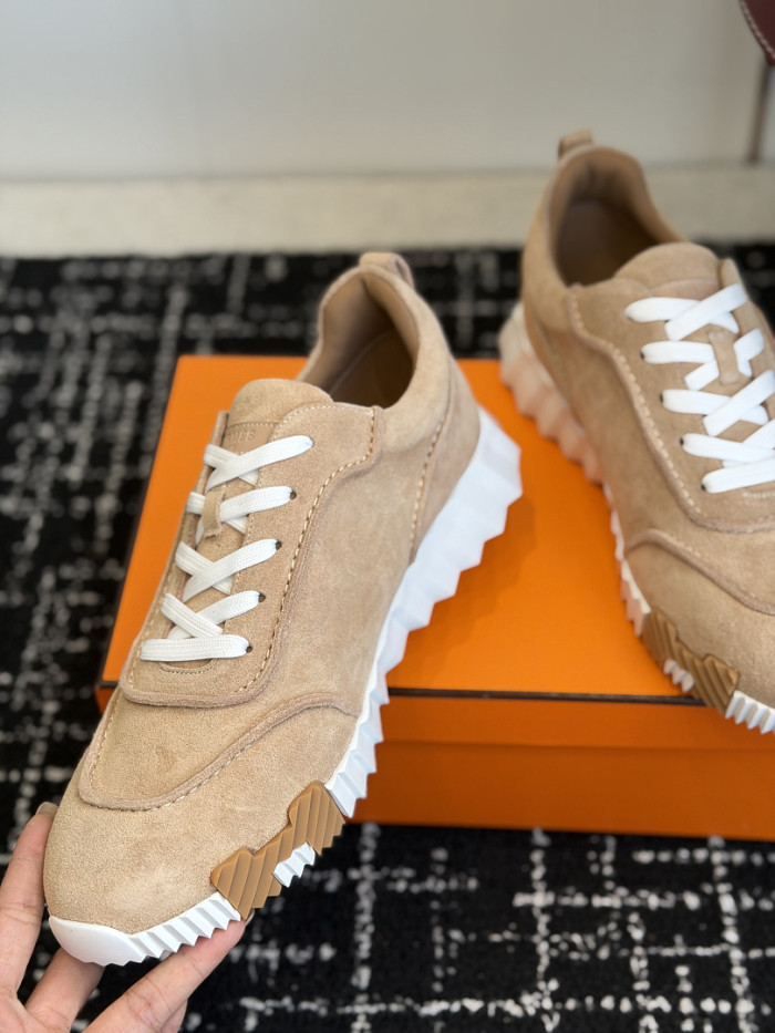 hms SNEAKER